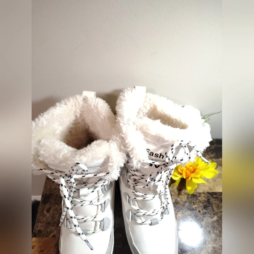 SHEIN Women's Comfortable and stylish white snow boots - Size 35